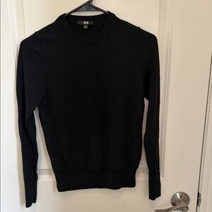 Uniqlo Wool Women's Black Crewneck Sweater